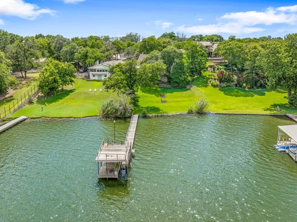 8960 Dickson Rd, Fort Worth, TX 76179