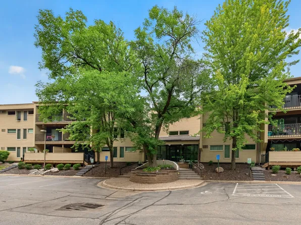 12600 Parkwood Dr APT 110, Burnsville, MN 55337