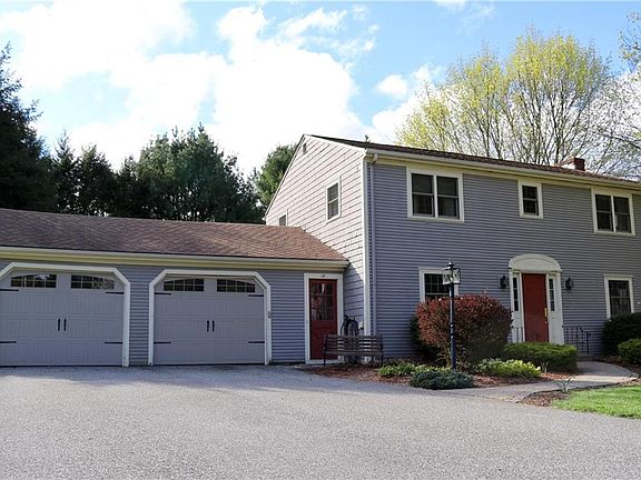 4th image of 32 Metcalf Dr