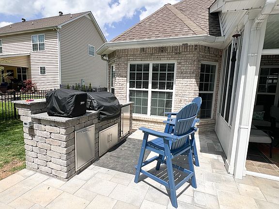 5th image of 958 Willow Cir