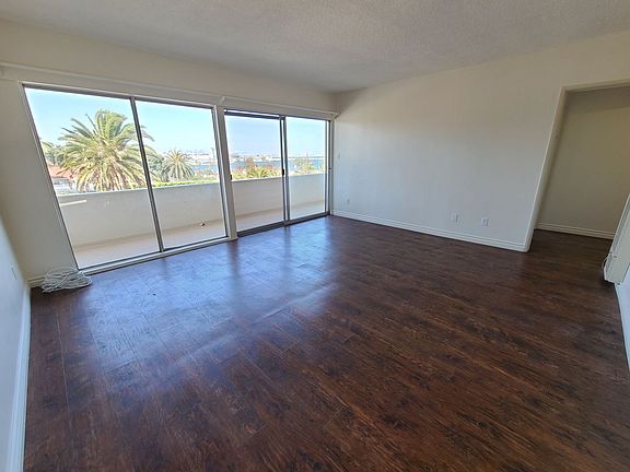 5th image of 3605 Stephen M White Dr APT 1