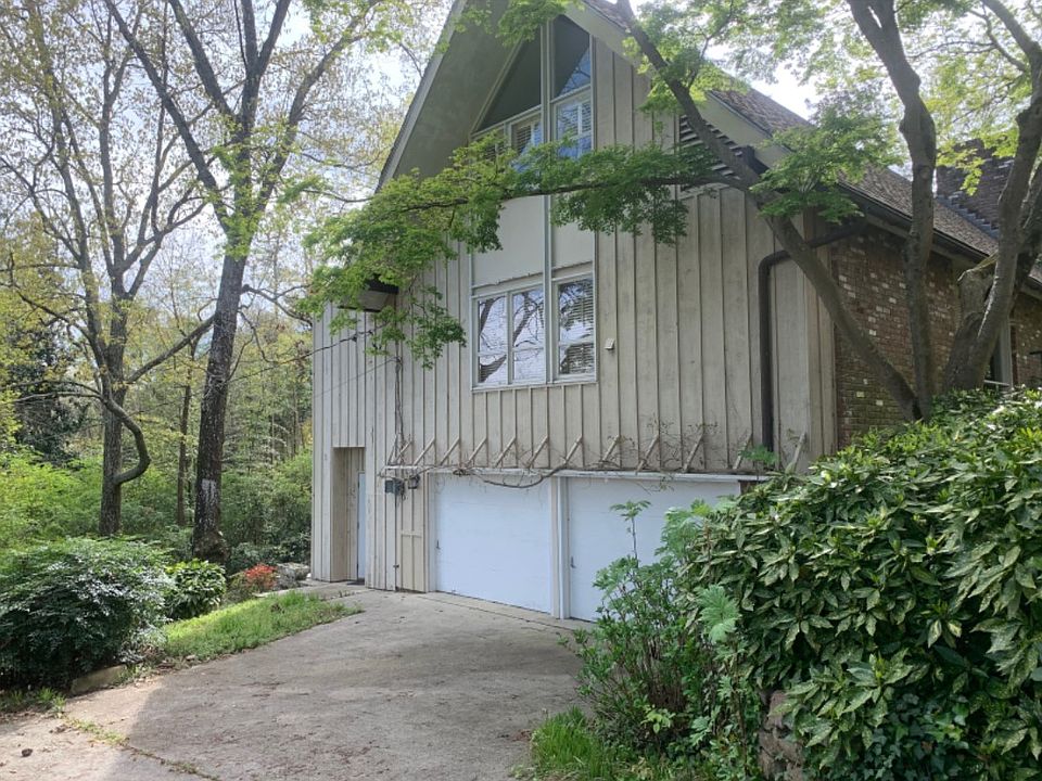 2nd image of 2221 Mountain View Dr