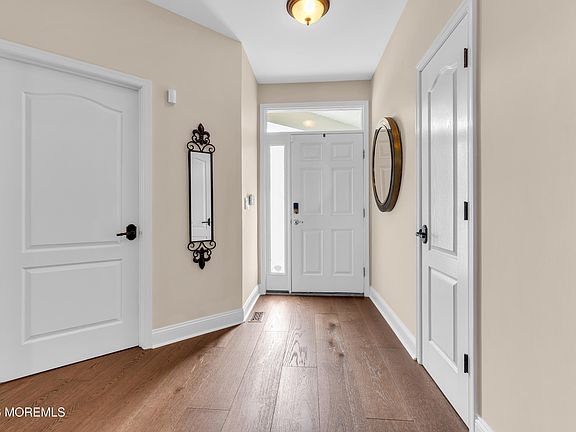 3rd image of 42 W Parsonage Way