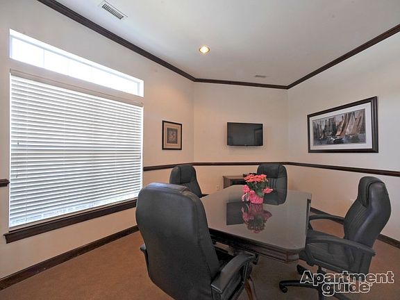 5th image of 4400 Amethyst Ct APT 1B