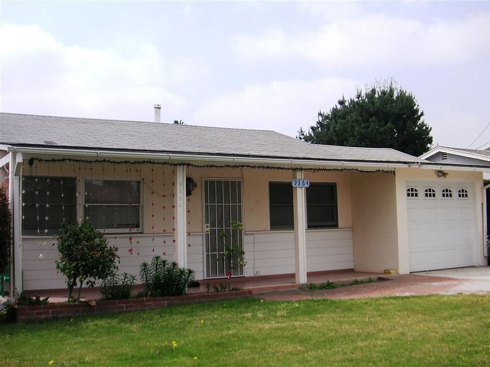 9364 De Adalena St.