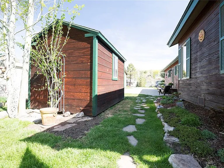 17 E Logan Ave — Photo 36