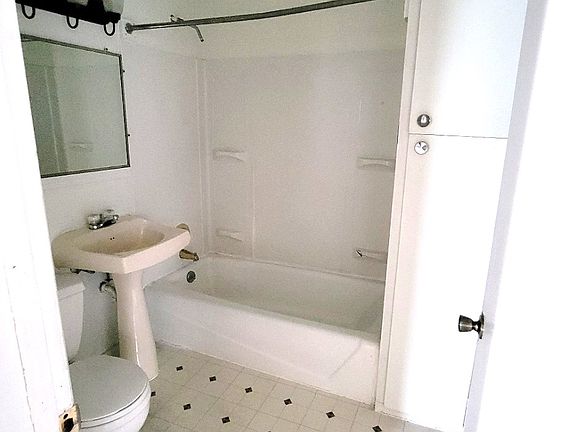 3rd image of 416 Callon St #1