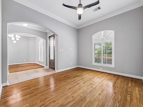 4th image of 3923 Antibes Ln