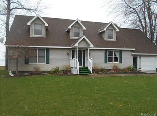 6233 Lakeview Dr, Port Hope, MI 48468