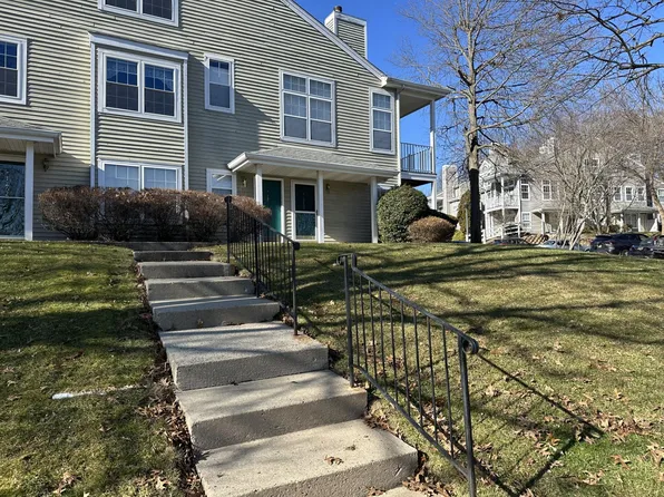 1260 Garrison Ct, Mahwah, NJ 07430