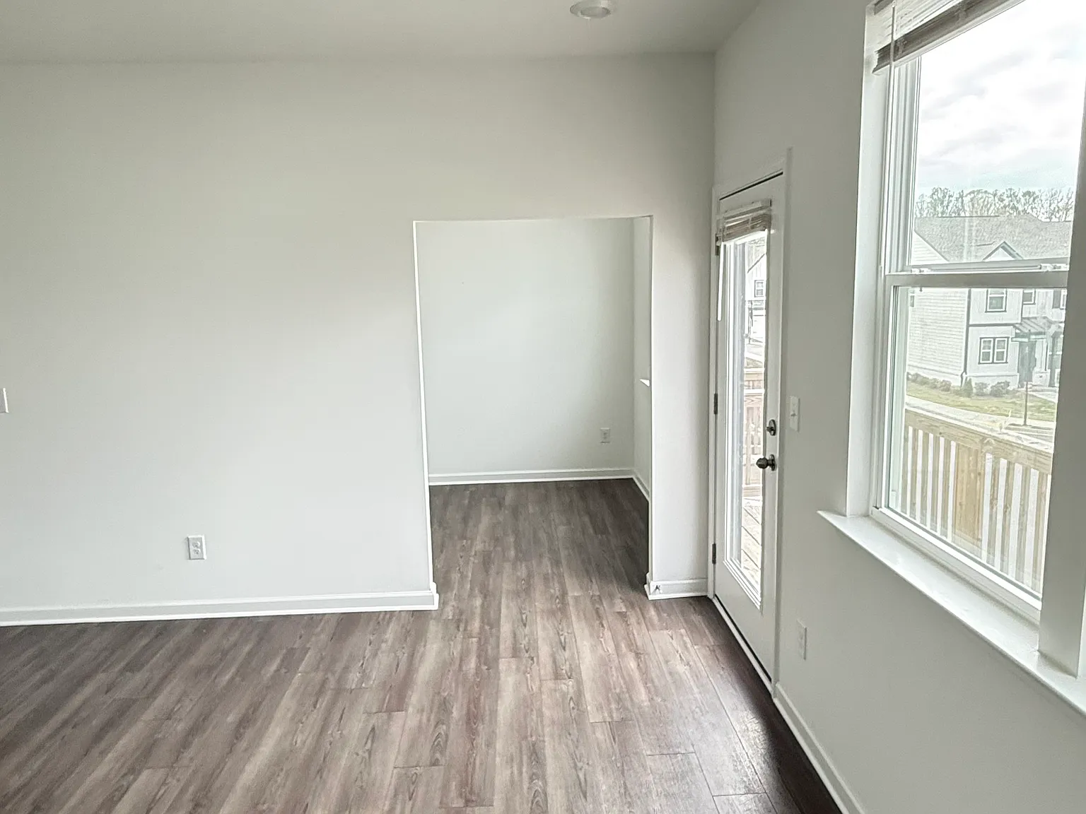 3 bed, 3.5 bath, 2265 sqft, $2,000 — Photo 2