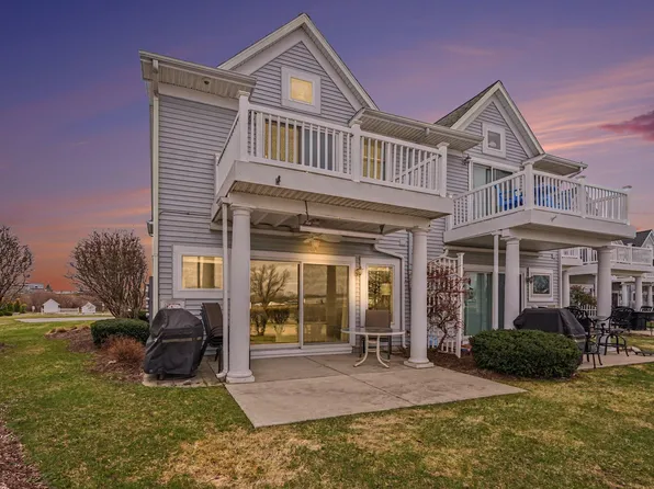 923 W Savidge St, Spring Lake, MI 49456