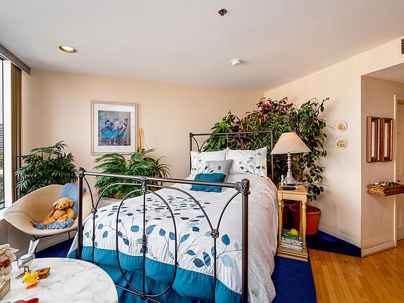 4th image of 10724 Wilshire Blvd APT 607