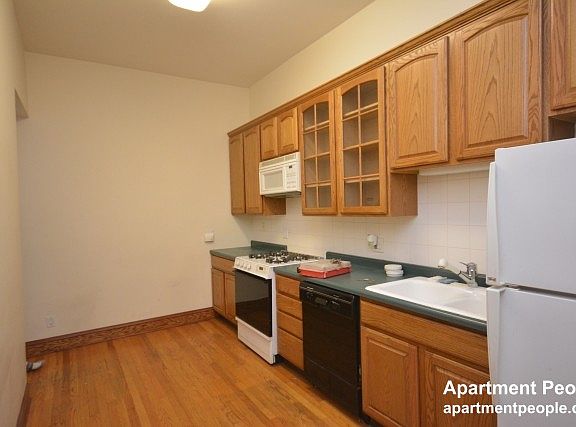 3rd image of 1503 W Fullerton Ave APT 2F