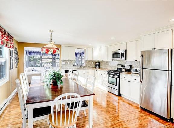 5th image of 4 W Ramapo Ln