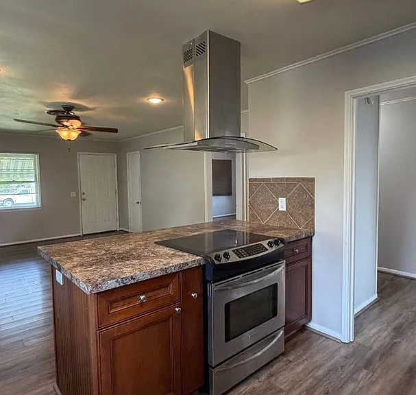 1210 Potter Ave — Photo 4