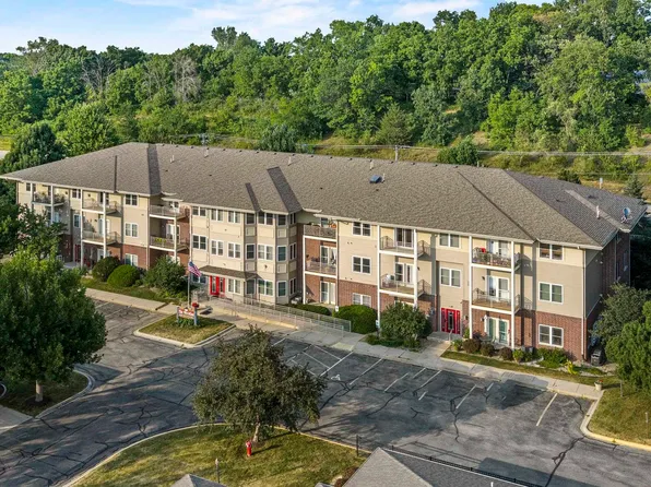 410 New Age Cir APT 212, Verona, WI 53593