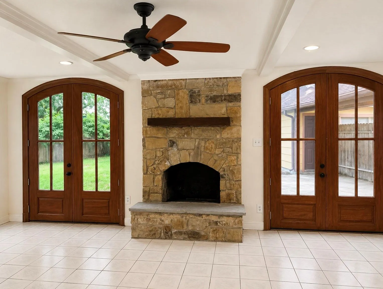 4 bed, 2.5 bath, 2573 sqft, $2,400 — Photo 3