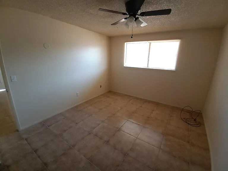 1802 E Adelaide Dr — Photo 5