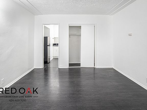 3rd image of 854 S Kenmore Ave #14
