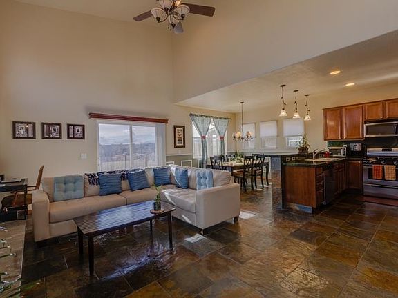 3rd image of 1033 Peach Blossom Way