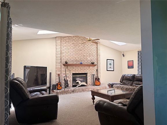 4th image of 364 Brush Creek Dr