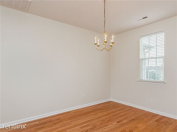 04-Dining_Room-2222865-medium4x3