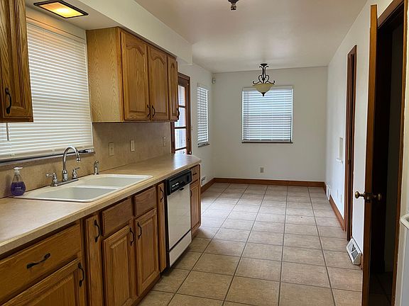 5th image of 315 E 273rd St