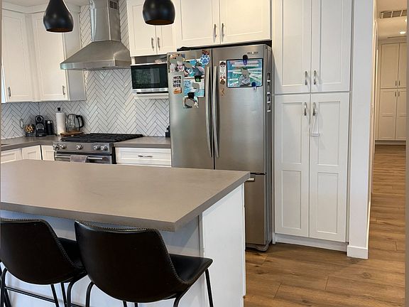 2nd image of 6615 Farralone Ave