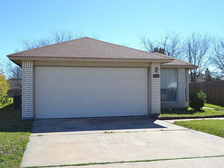 2308 Tracey Ann Ln — Photo 1