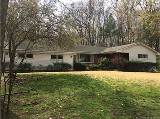 24 Burnwood Dr, Bloomfield, CT 06002