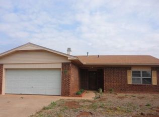 130 Skyline Dr, Chickasha, OK 73018