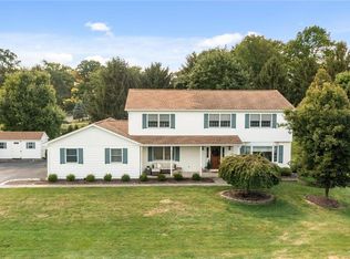 371 Hillview Dr, Nazareth, PA 18064