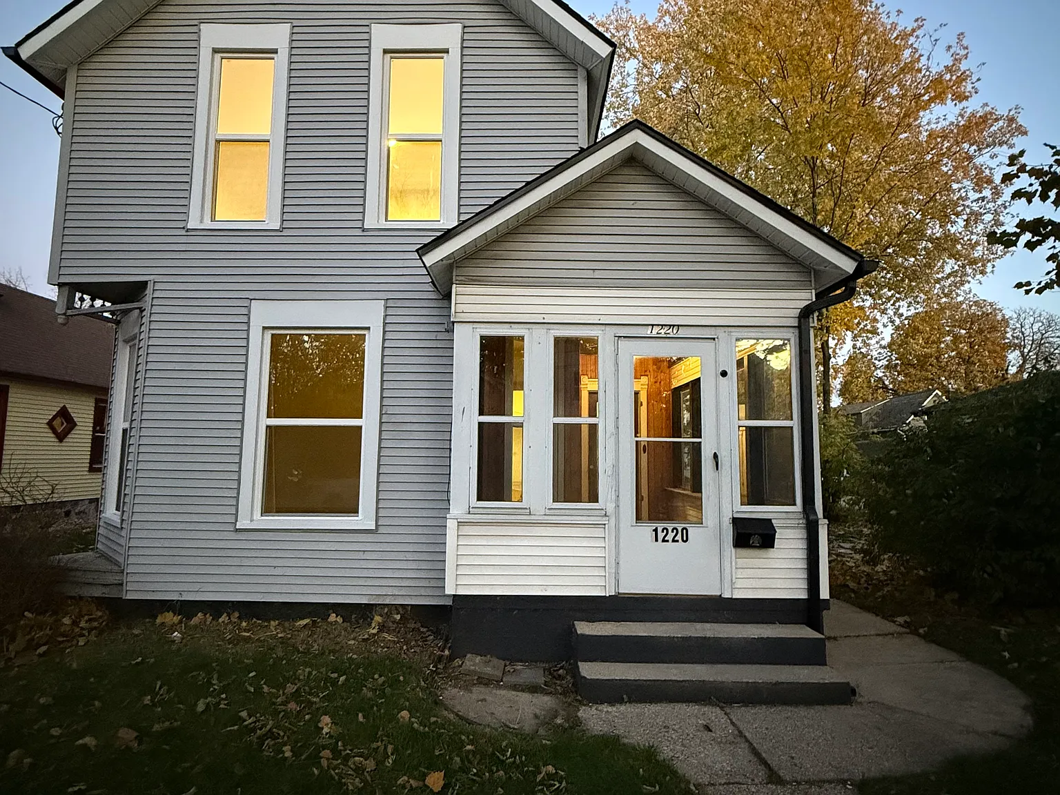 1220 Quarry Ave NW — Photo 2