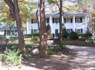 77 Shore Rd, Mount Sinai, NY 11766