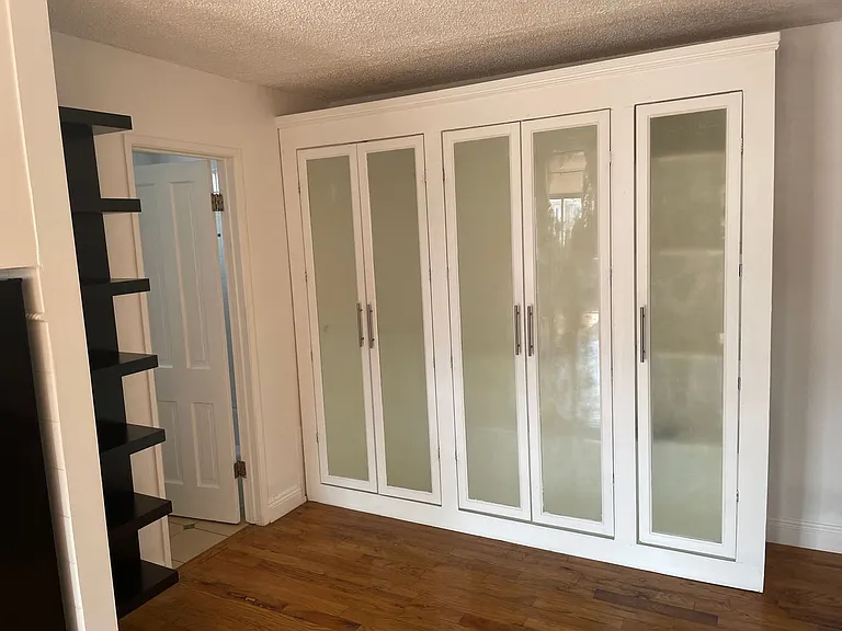 439 South Hobart Apartments — Photo 7
