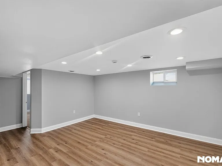 442 Westshire Dr — Photo 26