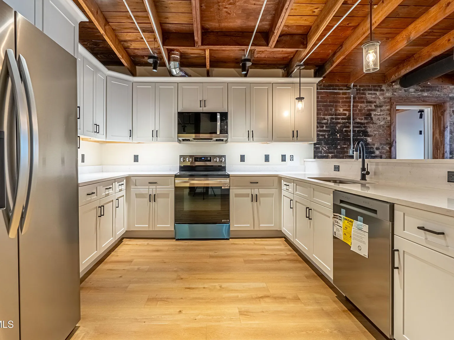 2 bed, 1292 sqft, $2,252 — Photo 4
