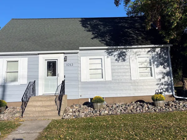 1212 N Broadway, Crookston, MN 56716