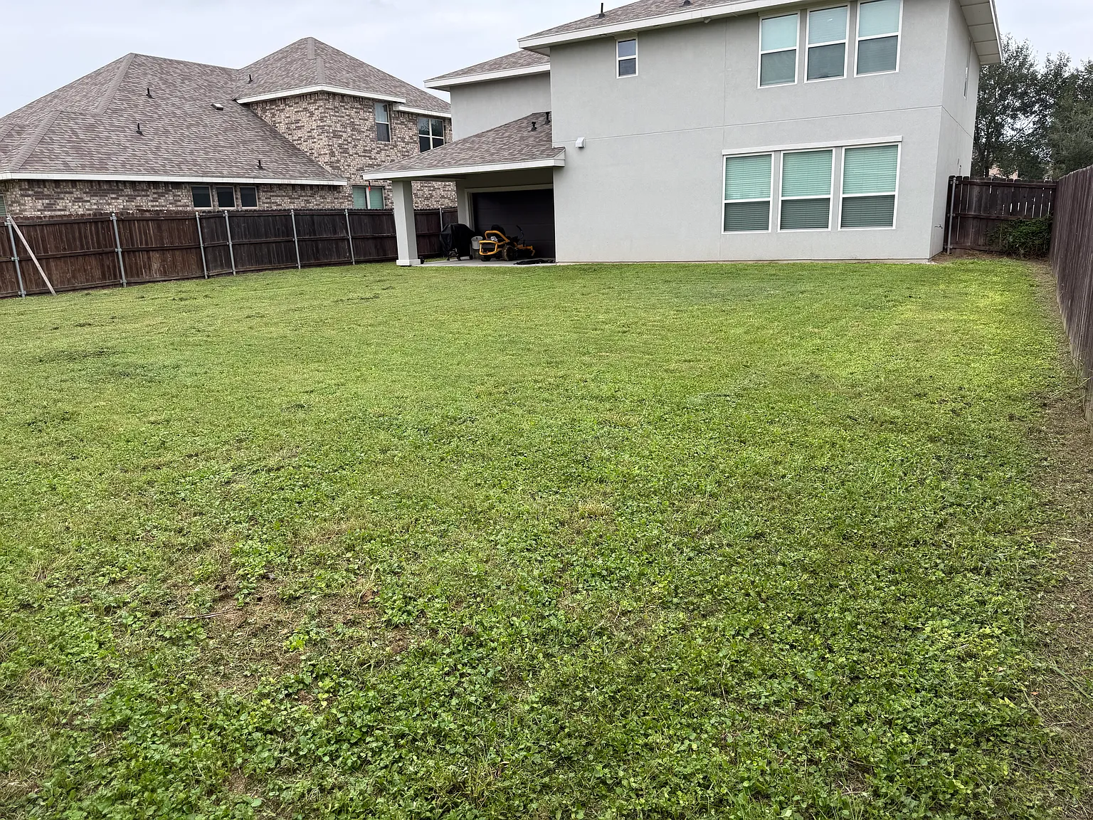 4 bed, 2.5 bath, 2419 sqft, $2,400 — Photo 2