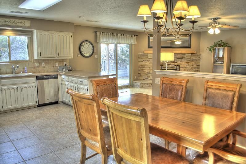 2nd image of 8904 Democracy Rd NE