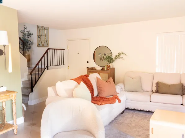 303 Atlas Dr APT 4, Hercules, CA 94547