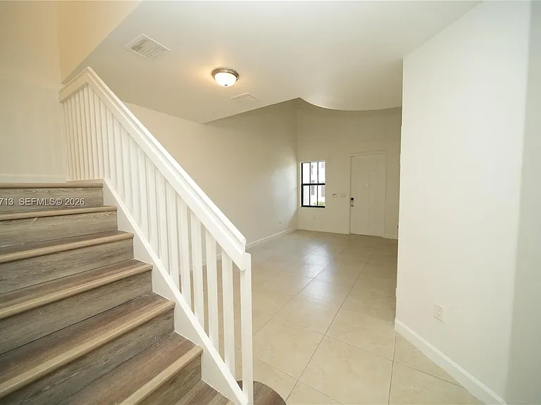 10440 NW 61st Ln — Photo 4