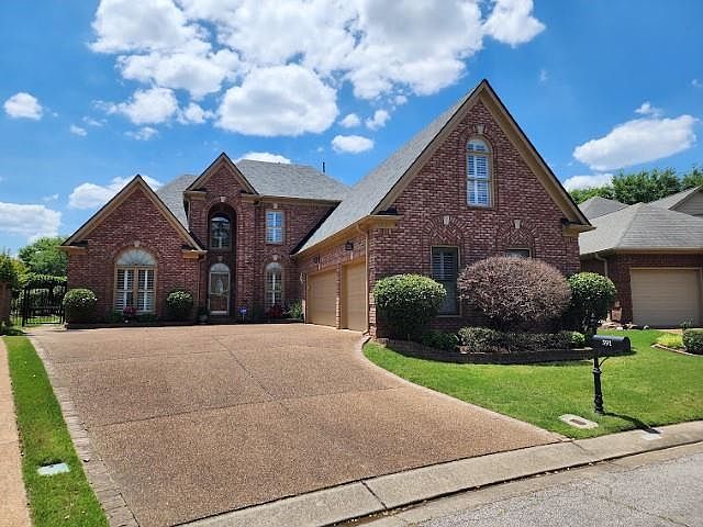 1st image of 591 Warwick Oaks Ln W