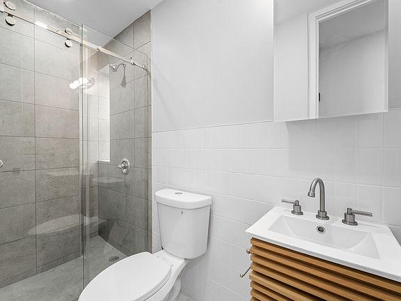 4th image of 219 Kingsland Ave APT 13
