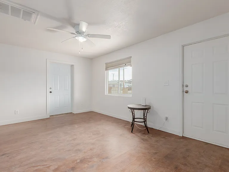 3622 W Sunland Ave — Photo 3