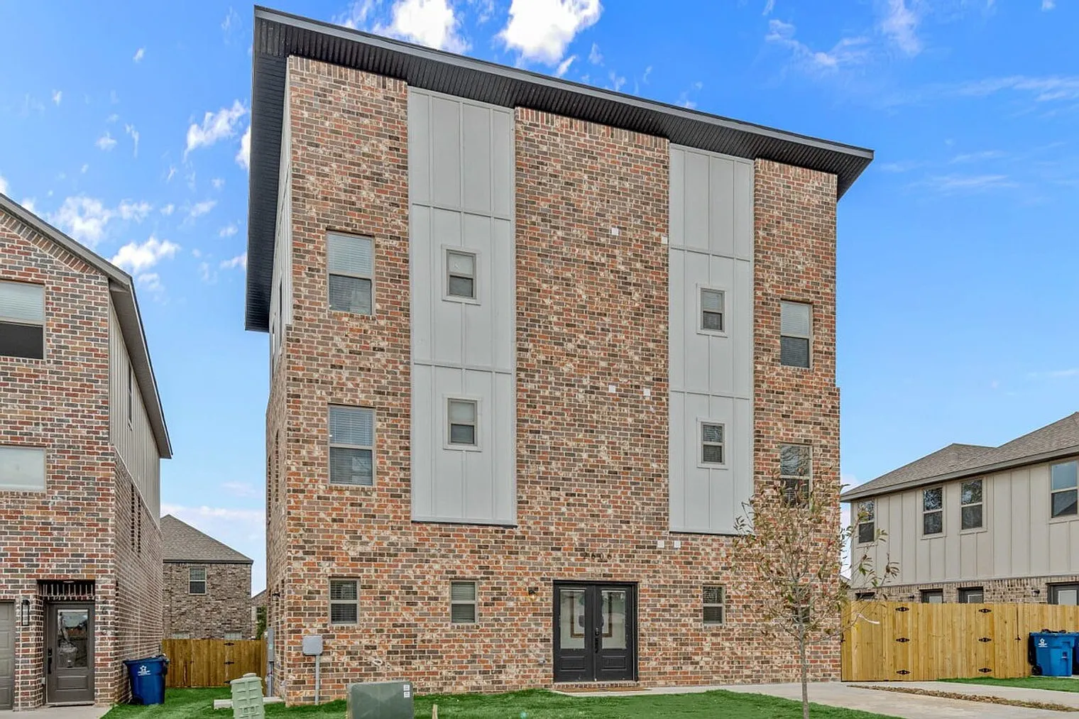 1 bed, 1.0 bath, 990 sqft, $1,740 — Photo 4