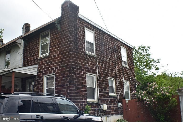 2nd image of 15 Bay St