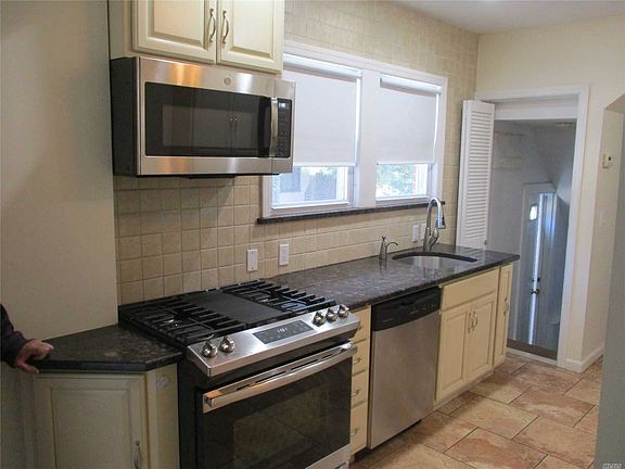 3rd image of 258 Washington Ave #1