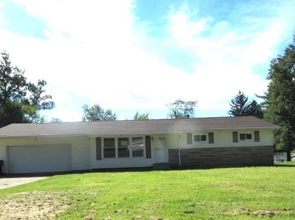 2740 Village Dr, Zanesville, OH 43701